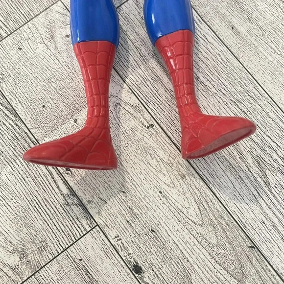 Hasbro 2013 Spiderman 12 Inch Toy Action Figure - Picture 4 of 9